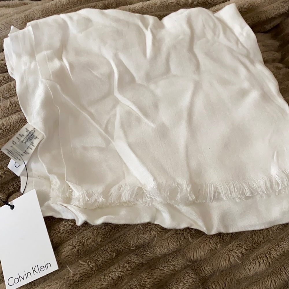 NWT white Calvin Klein scarf